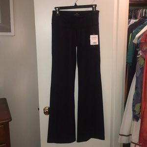 NWT Athleta Revelation Yoga  Pants Black Small